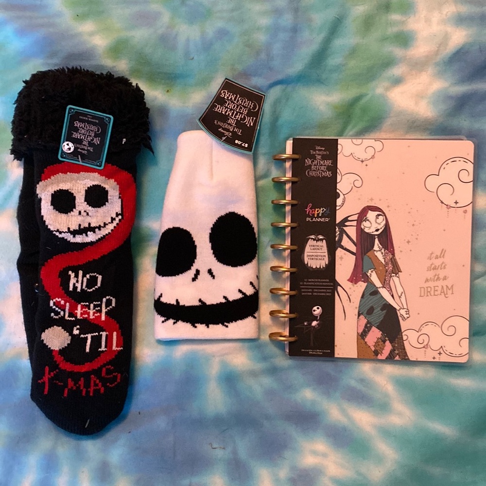 NBC Lot - 2023 Happy Planner, slipper socks, beanie